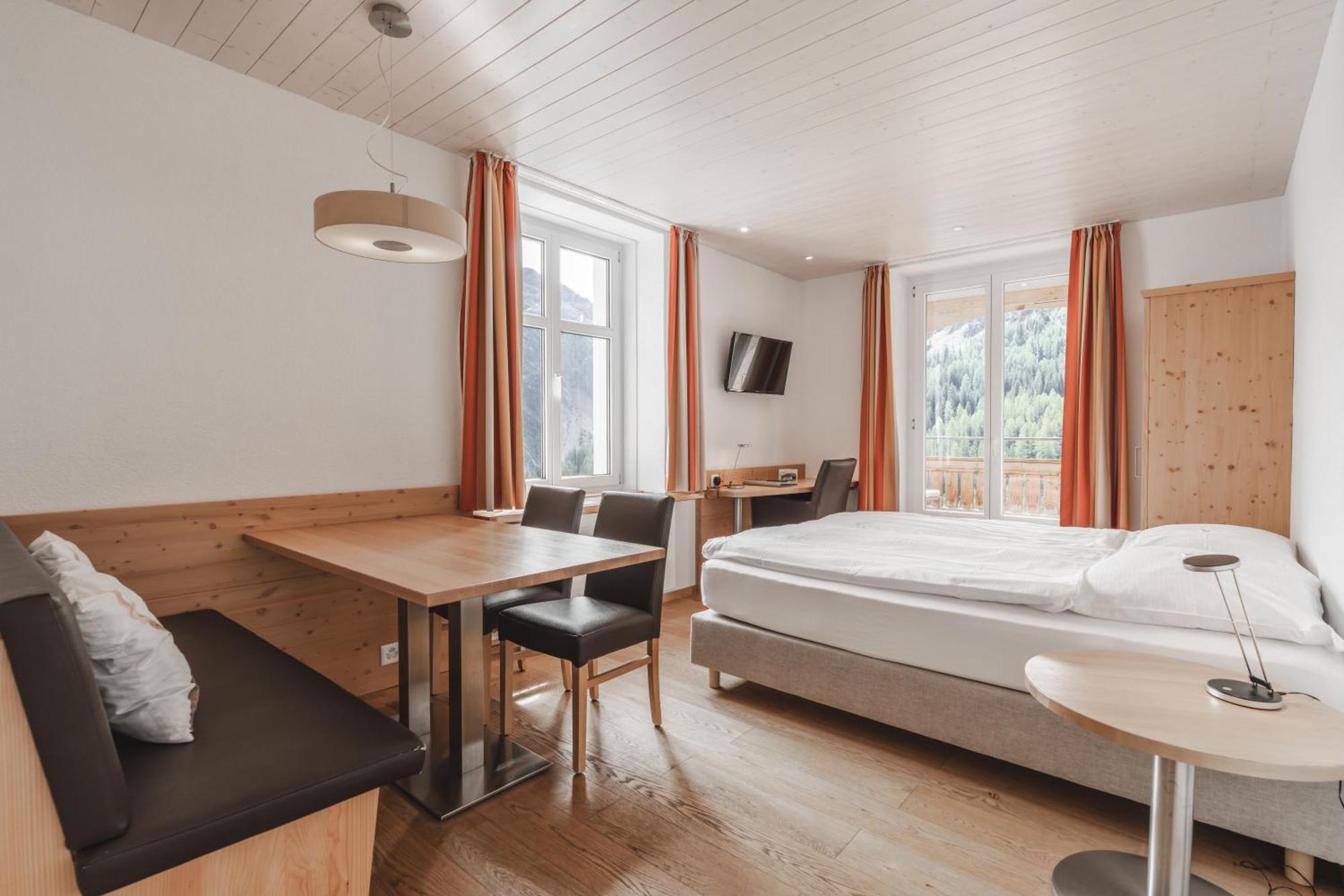 Hotel Alpensonne - Panoramazimmer & Restaurant 阿罗萨 外观 照片